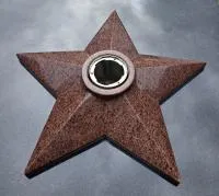 Звезда красный гранит ø 800 мм. (518226) поставка комплект горелка ГВД 379 10 89 00 ПС вечный огонь монолит - массив  в Воронеже